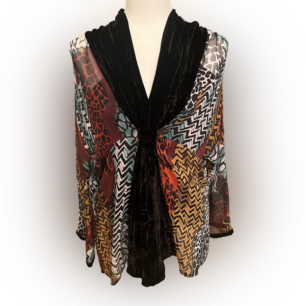 IVY CHIC NEW YORK brand blouse. Gently worn. Size L.